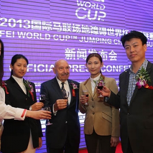 2013年國際馬聯(lián)場地障礙世界杯 五一黃金周揚(yáng)鞭鳥巢體育場 發(fā)布會現(xiàn)場 ...